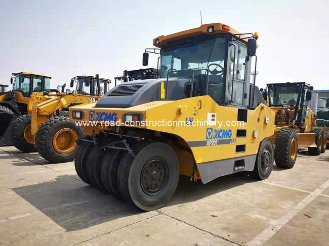 Hydraulic Steering Pneumatic Road Roller 17.5km/H 20 Ton XCMG XP203 86KW